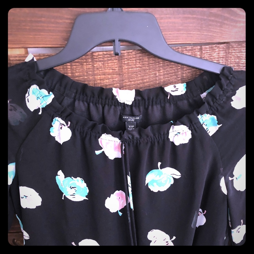 **MOVING SALE!** Flower Ann Taylor Top